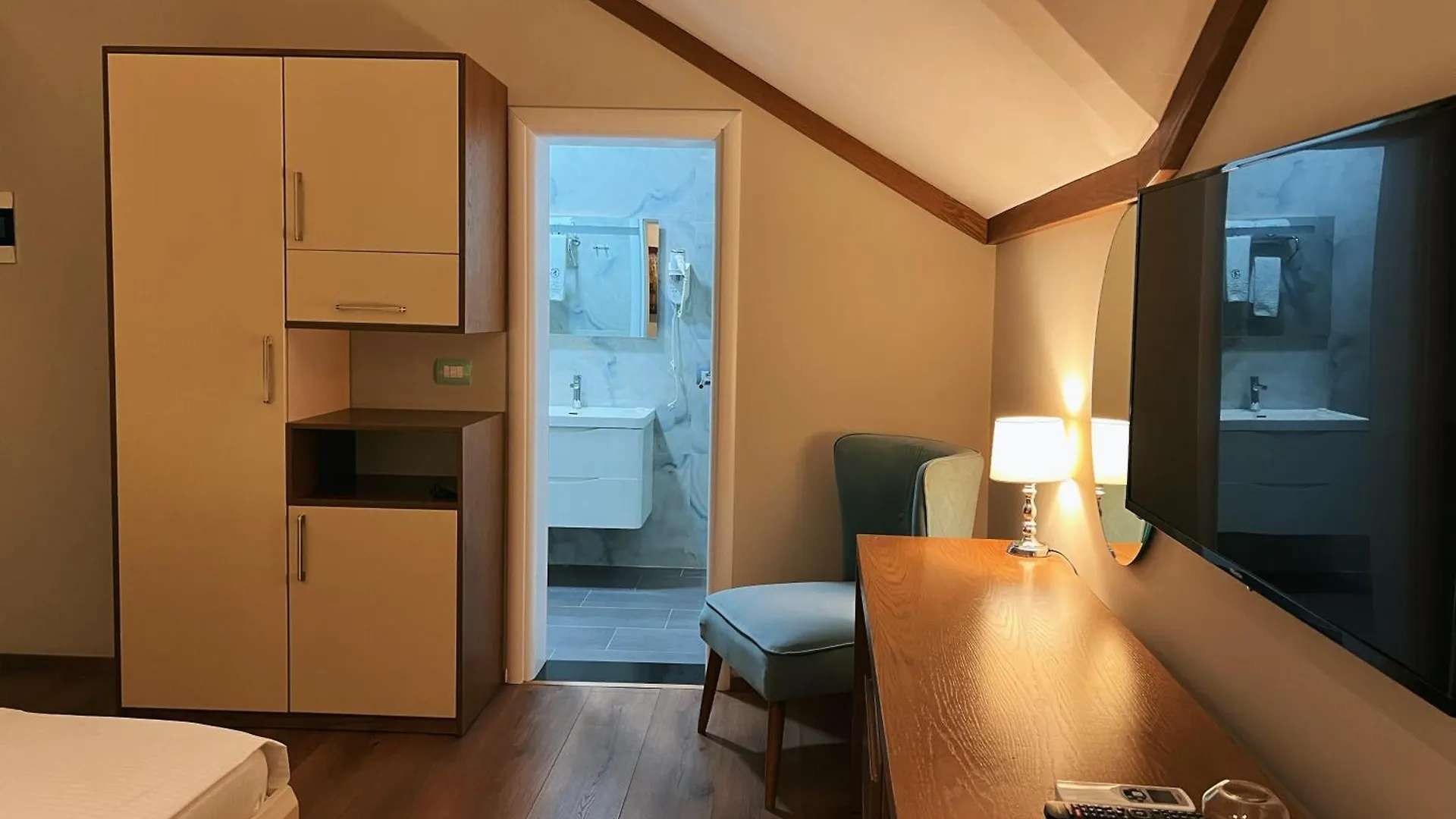 Chateau Fasel Tirana Farm stay
