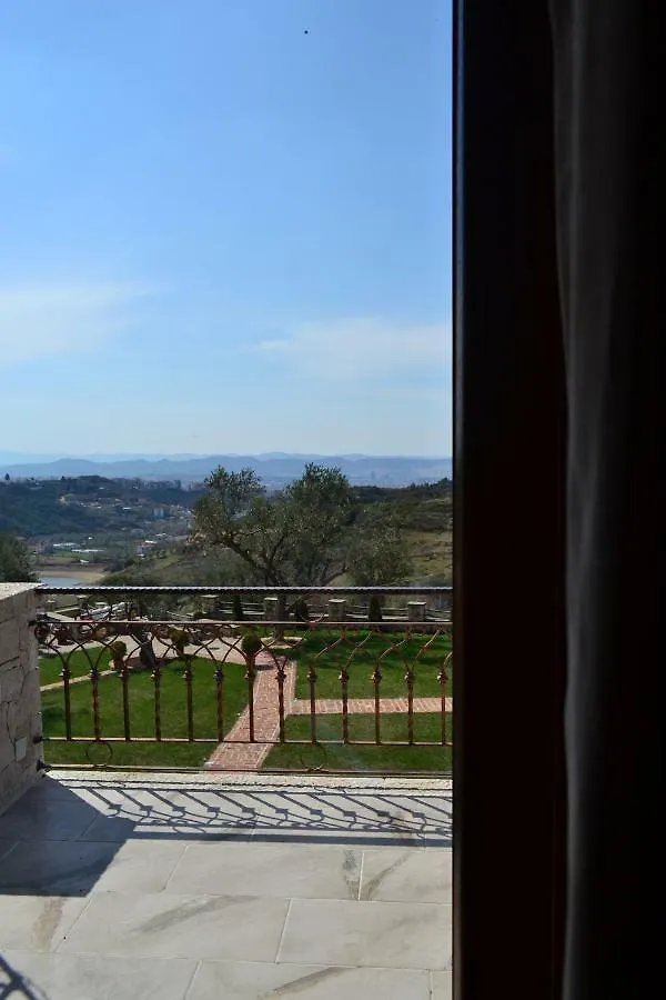 Chateau Fasel Tirana Vakantieboerderij